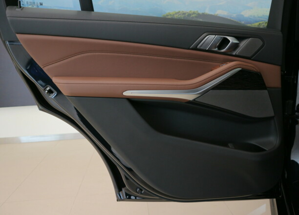 BMW X7, 7 мест, 2020 г.