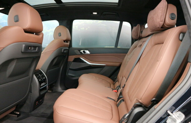 BMW X7, 7 мест, 2020 г.