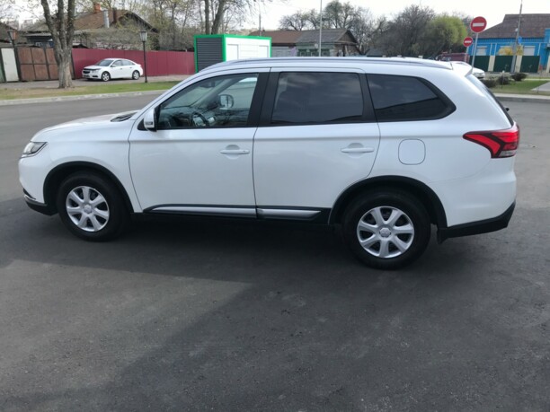 Mitsubishi Outlander III · 2-й рестайлинг, 5 мест, 2015 г.