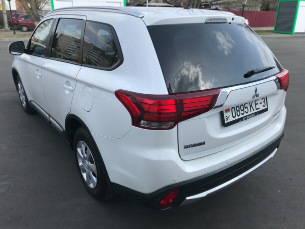Mitsubishi Outlander III · 2-й рестайлинг, 5 мест, 2015 г.