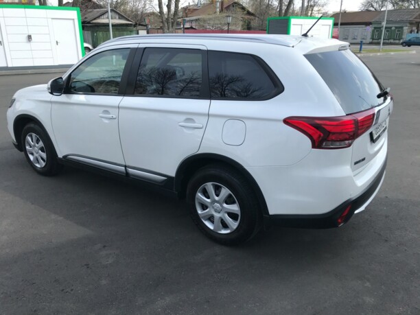 Mitsubishi Outlander III · 2-й рестайлинг, 5 мест, 2015 г.