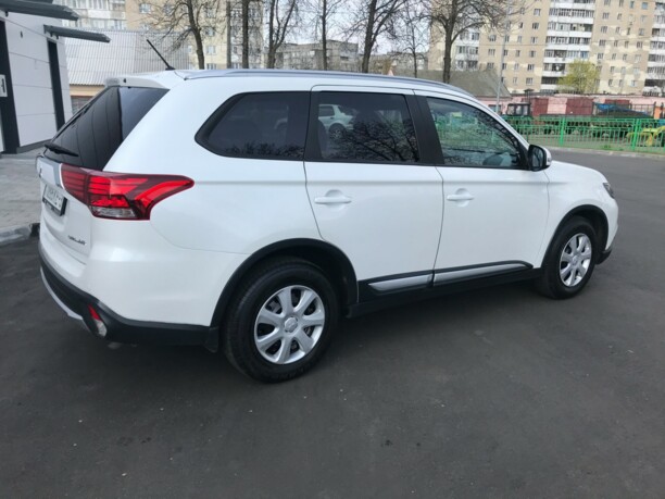 Mitsubishi Outlander III · 2-й рестайлинг, 5 мест, 2015 г.