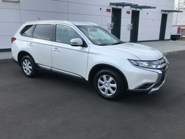 Mitsubishi Outlander III · 2-й рестайлинг, 5 мест, 2015 г.