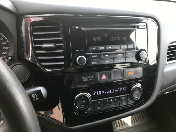 Mitsubishi Outlander III · 2-й рестайлинг, 5 мест, 2015 г.