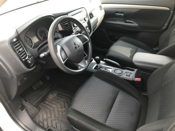 Mitsubishi Outlander III · 2-й рестайлинг, 5 мест, 2015 г.