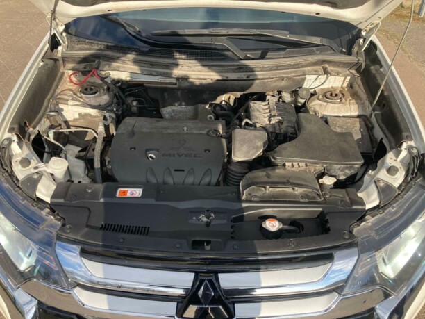 Mitsubishi Outlander III · 2-й рестайлинг, 5 мест, 2015 г.