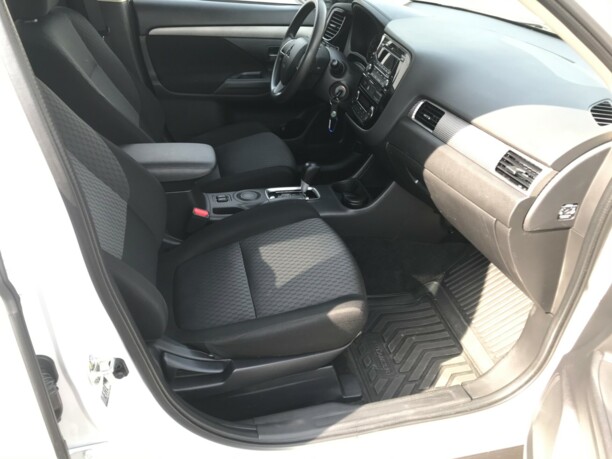 Mitsubishi Outlander III · 2-й рестайлинг, 5 мест, 2015 г.