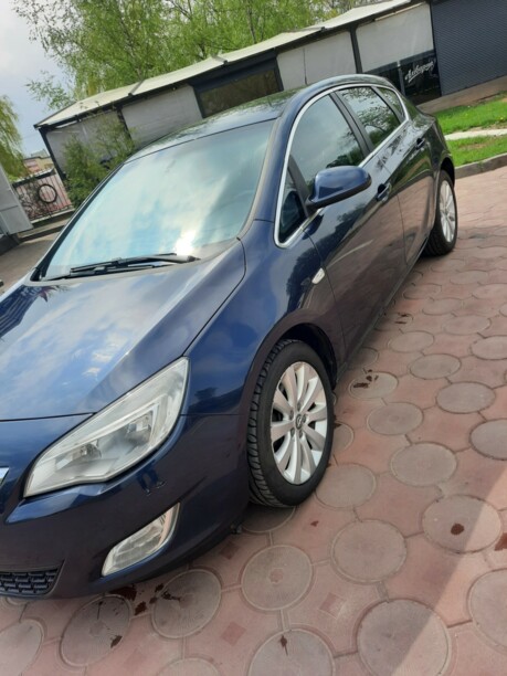Opel Astra J, 2011 г.