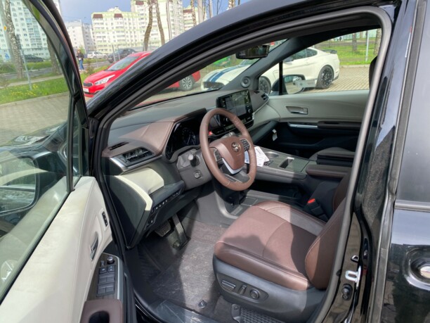 Toyota Sienna III (XL30), 7 мест, 2021 г.