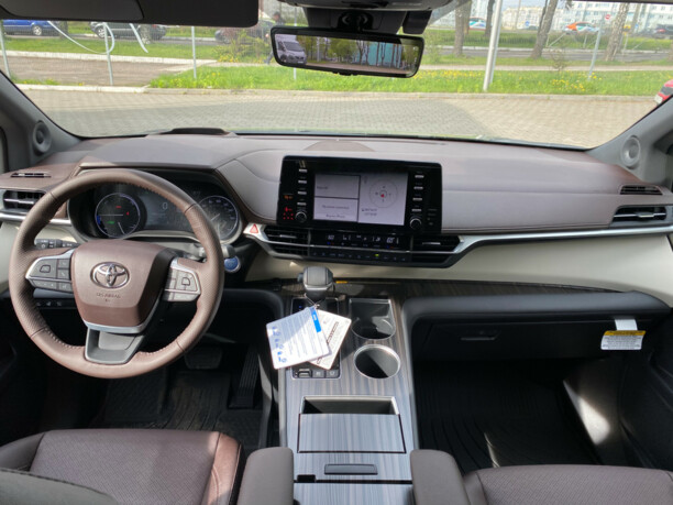 Toyota Sienna III (XL30), 7 мест, 2021 г.
