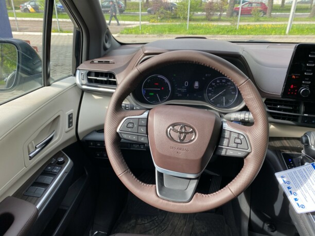 Toyota Sienna III (XL30), 7 мест, 2021 г.