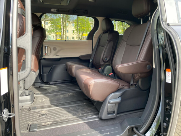 Toyota Sienna III (XL30), 7 мест, 2021 г.
