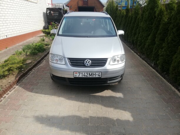 Volkswagen Touran I, 7 мест, 2003 г.
