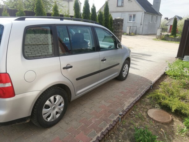Volkswagen Touran I, 7 мест, 2003 г.
