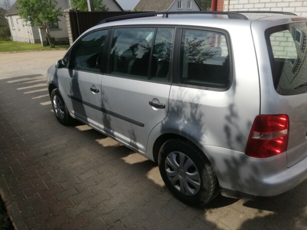 Volkswagen Touran I, 7 мест, 2003 г.