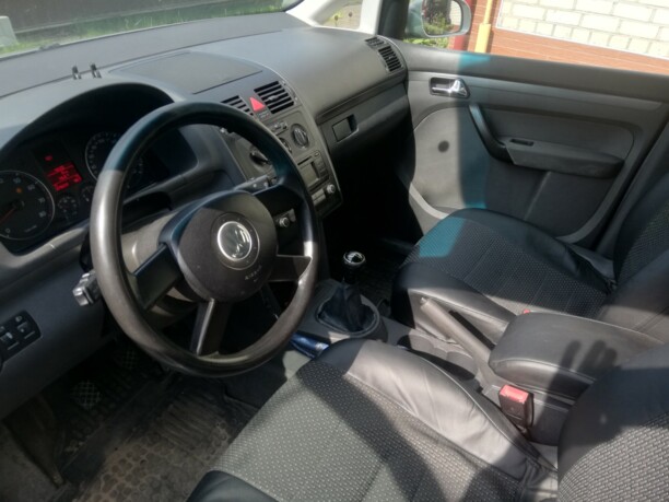 Volkswagen Touran I, 7 мест, 2003 г.