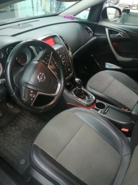 Opel Astra J, 2011 г.