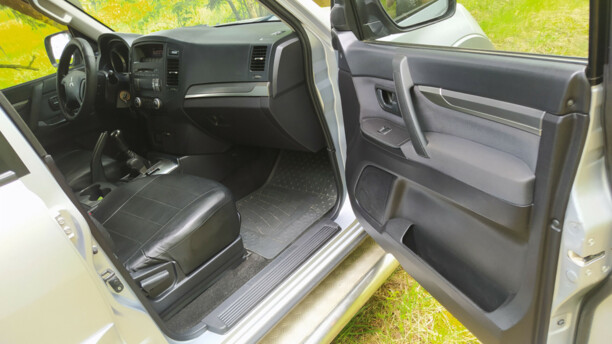 Mitsubishi Pajero IV, 5 мест, 2010 г.