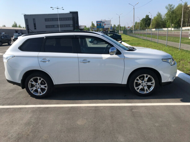 Mitsubishi Outlander III, 5 мест, 2013 г.