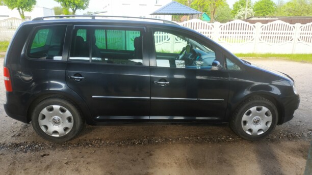 Volkswagen Touran I, 7 мест, 2004 г.
