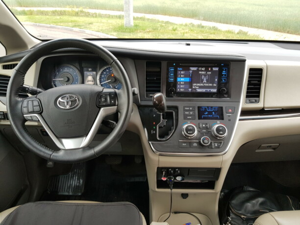 Toyota Sienna III (XL30), 7 мест, 2017 г.
