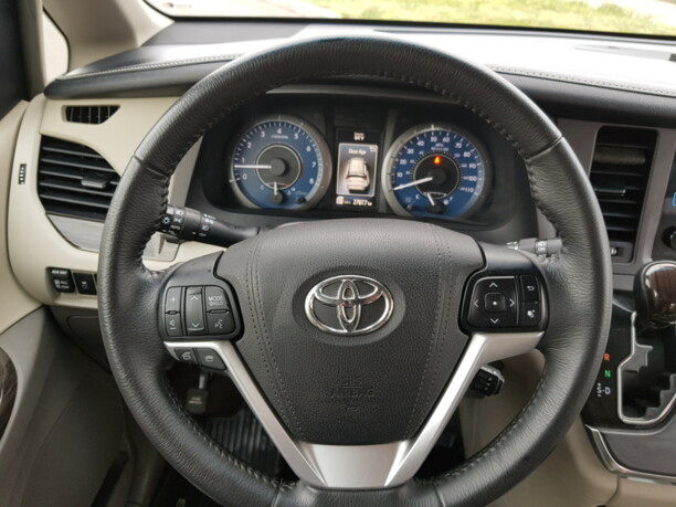 Toyota Sienna III (XL30), 7 мест, 2017 г.