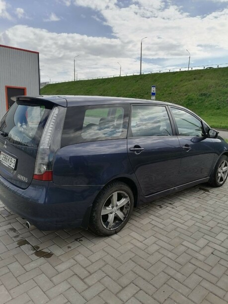 Mitsubishi Grandis, 7 мест, 2008 г.