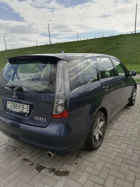 Mitsubishi Grandis, 7 мест, 2008 г.