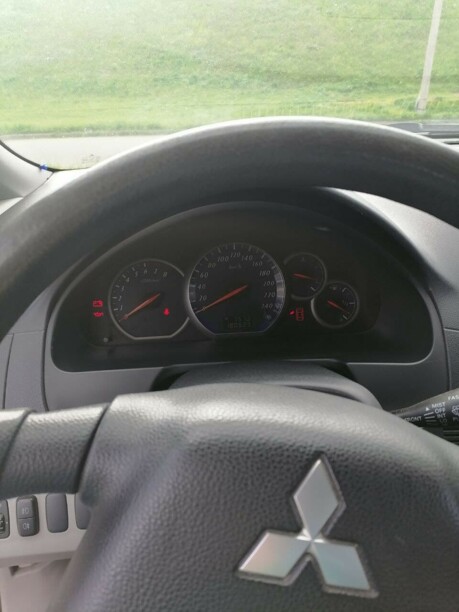 Mitsubishi Grandis, 7 мест, 2008 г.