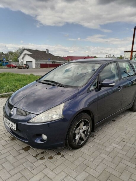 Mitsubishi Grandis, 7 мест, 2008 г.