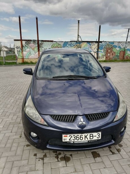 Mitsubishi Grandis, 7 мест, 2008 г.