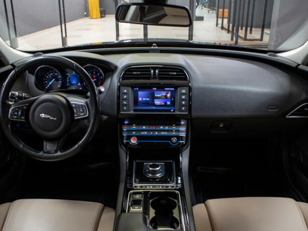 Jaguar XE, 2017 г.