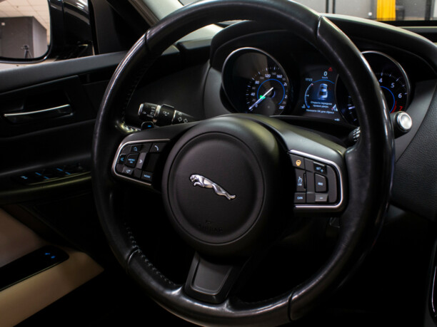 Jaguar XE, 2017 г.