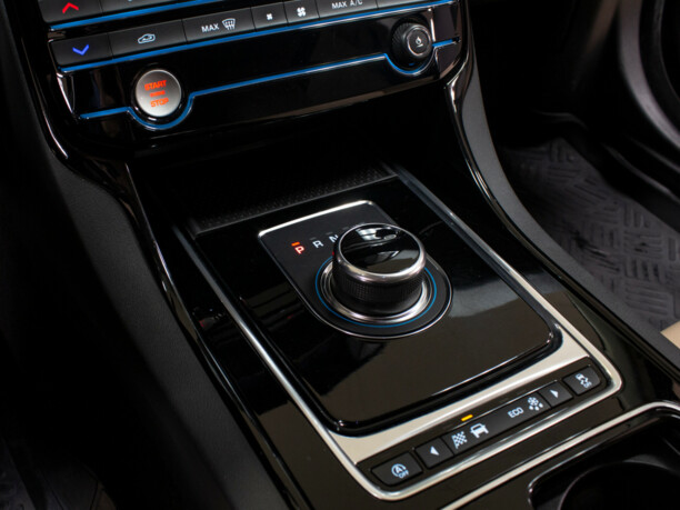Jaguar XE, 2017 г.
