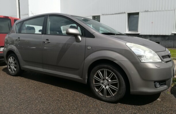 Toyota Corolla Verso II (E121), 7 мест, 2005 г.