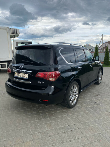 Infiniti QX56 II, 7 мест, 2010 г.