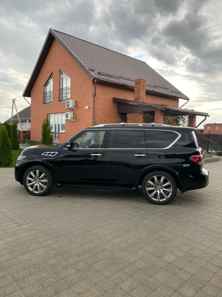 Infiniti QX56 II, 7 мест, 2010 г.