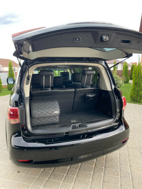 Infiniti QX56 II, 7 мест, 2010 г.
