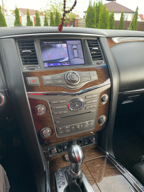 Infiniti QX56 II, 7 мест, 2010 г.