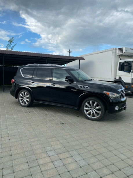 Infiniti QX56 II, 7 мест, 2010 г.
