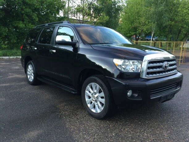 Toyota Sequoia II, 7 мест, 2010 г.