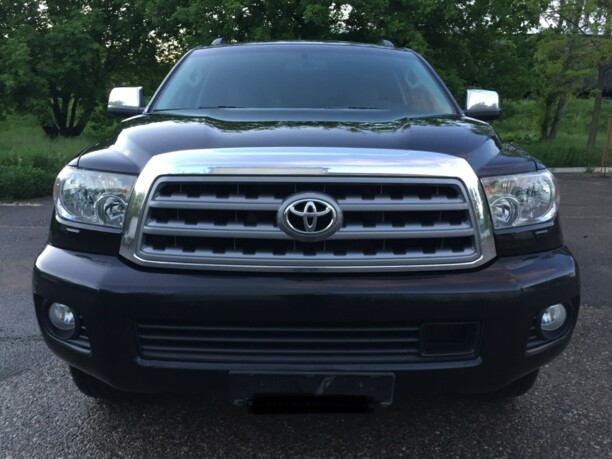 Toyota Sequoia II, 7 мест, 2010 г.