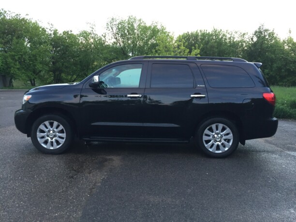 Toyota Sequoia II, 7 мест, 2010 г.