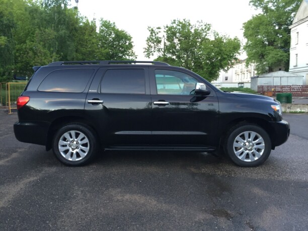 Toyota Sequoia II, 7 мест, 2010 г.