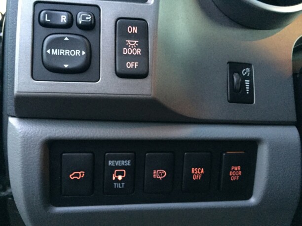 Toyota Sequoia II, 7 мест, 2010 г.