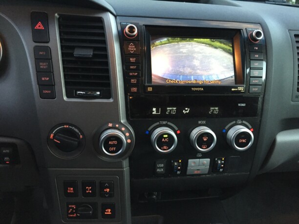 Toyota Sequoia II, 7 мест, 2010 г.