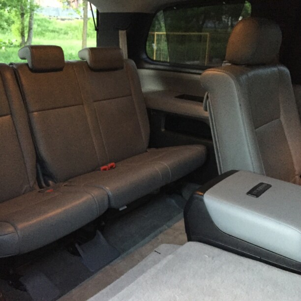 Toyota Sequoia II, 7 мест, 2010 г.
