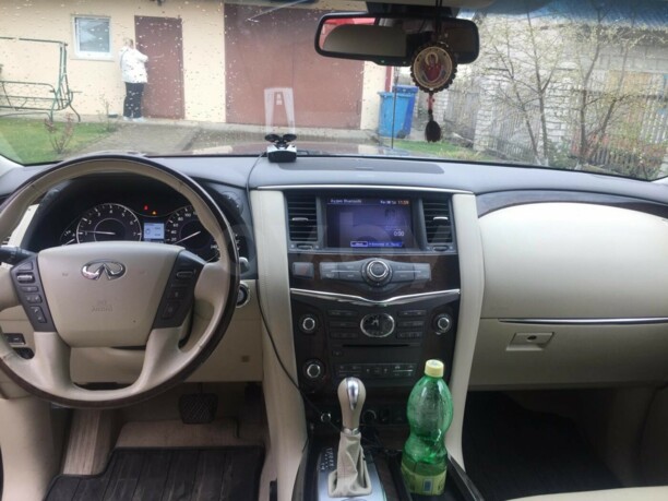 Infiniti QX56 II, 7 мест, 2010 г.