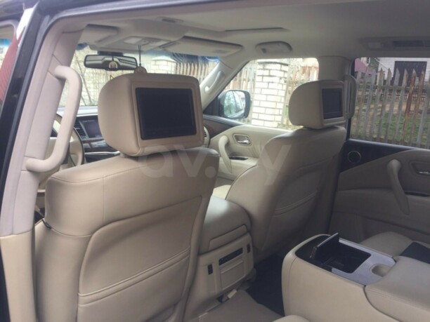 Infiniti QX56 II, 7 мест, 2010 г.
