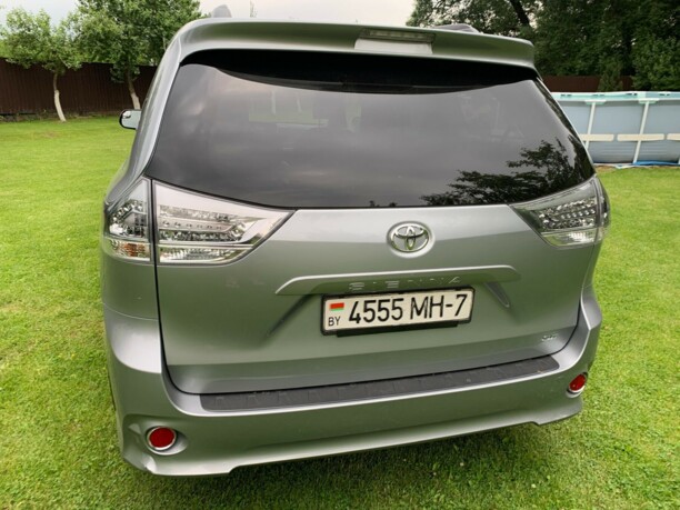Toyota Sienna III (XL30), 7 мест, 2017 г.